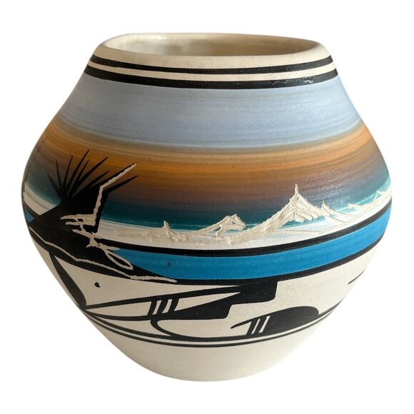 Vintage Navajo Pottery Vase – Signed Hathale – Hand-Painted - Picture 3 of 4